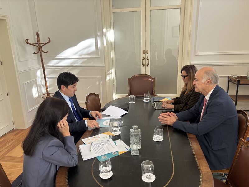 Encuentro con el Cónsul de Kazajistán